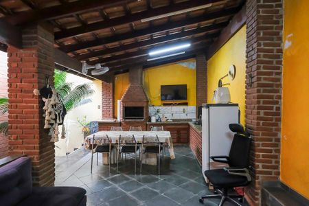 Casa à venda com 243m², 3 quartos e 3 vagasQuintal