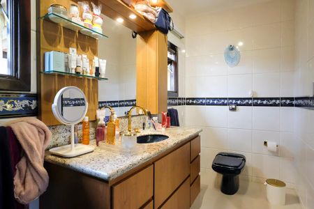 Casa à venda com 243m², 3 quartos e 3 vagasBanheiro da suíte 1