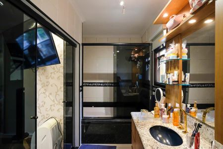 Casa à venda com 243m², 3 quartos e 3 vagasBanheiro da suíte 1