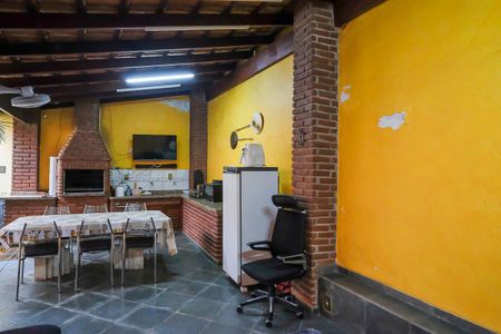 Casa à venda com 243m², 3 quartos e 3 vagasQuintal