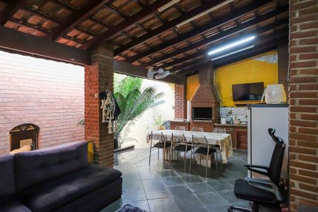 Casa à venda com 243m², 3 quartos e 3 vagasQuintal
