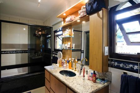 Casa à venda com 243m², 3 quartos e 3 vagasBanheiro da suíte 1