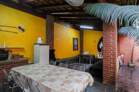 Casa à venda com 243m², 3 quartos e 3 vagasQuintal