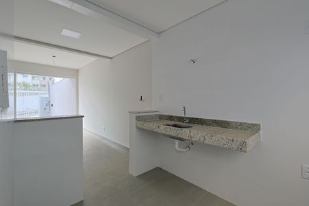Casa à venda com 89m², 2 quartos e 2 vagas Casa à venda com 89m², 2 quartos e 2 vagasCozinha