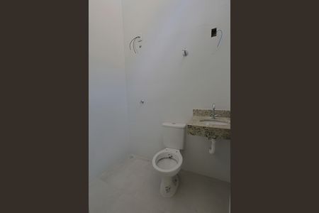 Casa à venda com 89m², 2 quartos e 2 vagas Casa à venda com 89m², 2 quartos e 2 vagasBanheiro