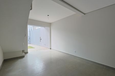 Sala de casa à venda com 2 quartos, 89m² em Planalto, Belo Horizonte