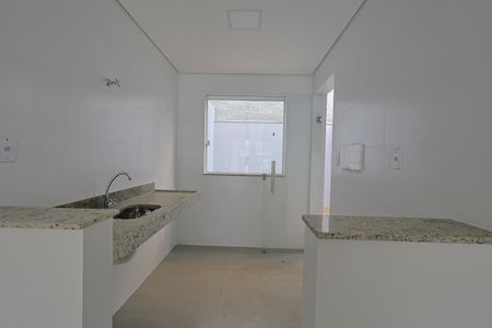 Casa à venda com 89m², 2 quartos e 2 vagas Casa à venda com 89m², 2 quartos e 2 vagasCozinha