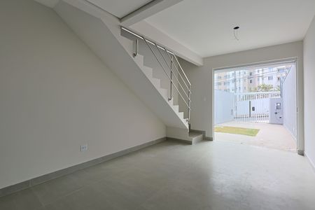 Sala de casa à venda com 2 quartos, 89m² em Planalto, Belo Horizonte