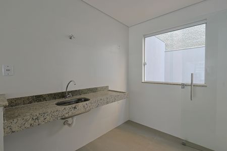 Casa à venda com 89m², 2 quartos e 2 vagas Casa à venda com 89m², 2 quartos e 2 vagasCozinha