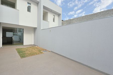Casa à venda com 89m², 2 quartos e 2 vagas Casa à venda com 89m², 2 quartos e 2 vagasGaragem