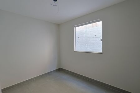 Quarto 1 de casa à venda com 2 quartos, 89m² em Planalto, Belo Horizonte
