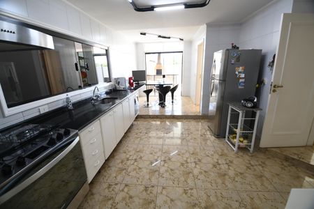 Casa à venda com 337m², 3 quartos e 4 vagasCozinha