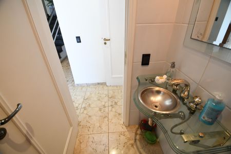 Casa à venda com 337m², 3 quartos e 4 vagasLavabo