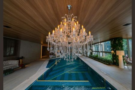 Apartamento à venda com 307m², 4 quartos e 4 vagasÁrea comum - Piscina