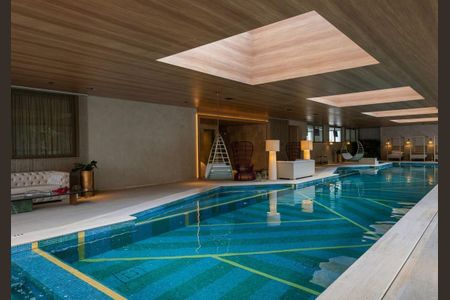Apartamento à venda com 307m², 4 quartos e 4 vagasÁrea comum - Piscina