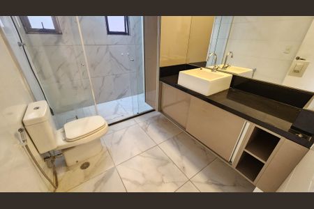 Apartamento para alugar com 174m², 3 quartos e 2 vagas Apartamento para alugar com 174m², 3 quartos e 2 vagasBanheiro da Suíte 1
