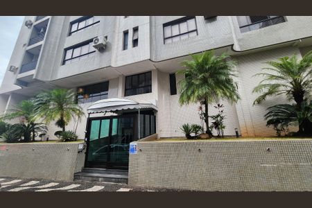 Apartamento para alugar com 174m², 3 quartos e 2 vagas Apartamento para alugar com 174m², 3 quartos e 2 vagasFachada