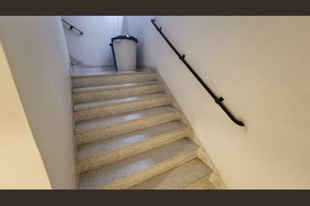 Apartamento para alugar com 174m², 3 quartos e 2 vagas Apartamento para alugar com 174m², 3 quartos e 2 vagasEscada