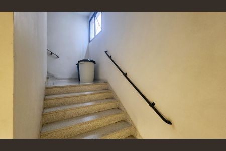 Apartamento para alugar com 174m², 3 quartos e 2 vagas Apartamento para alugar com 174m², 3 quartos e 2 vagasEscada