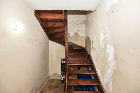 Casa de condomínio à venda com 150m², 2 quartos e 3 vagasEscada