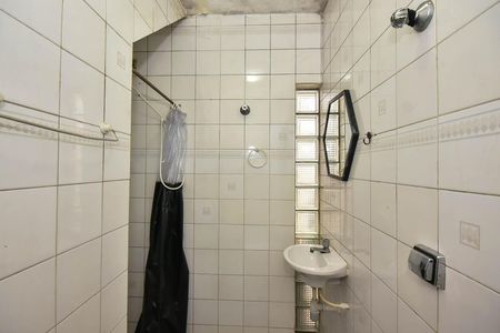Casa de condomínio à venda com 150m², 2 quartos e 3 vagasBanheiro de Serviço