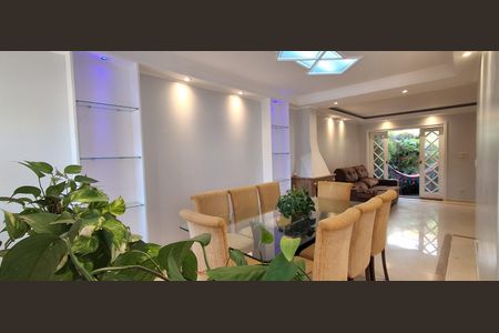 Casa à venda com 200m², 3 quartos e 4 vagas Casa à venda com 200m², 3 quartos e 4 vagasSala de Jantar