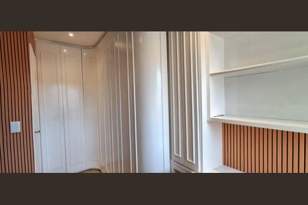 Casa à venda com 200m², 3 quartos e 4 vagas Casa à venda com 200m², 3 quartos e 4 vagasEscritório