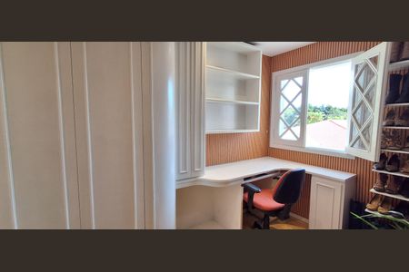 Casa à venda com 200m², 3 quartos e 4 vagas Casa à venda com 200m², 3 quartos e 4 vagasEscritório