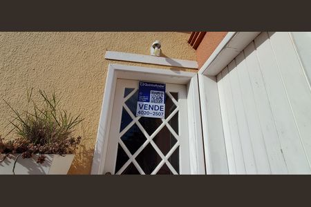 Casa à venda com 200m², 3 quartos e 4 vagas Casa à venda com 200m², 3 quartos e 4 vagasPlaca