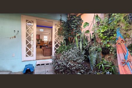 Casa à venda com 200m², 3 quartos e 4 vagas Casa à venda com 200m², 3 quartos e 4 vagasQuintal