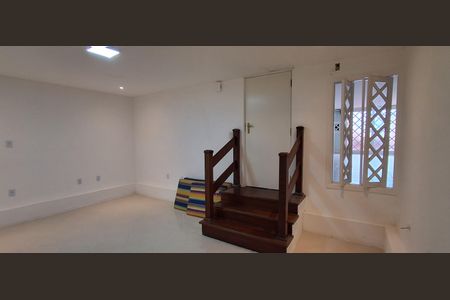 Casa à venda com 200m², 3 quartos e 4 vagas Casa à venda com 200m², 3 quartos e 4 vagasÁrea comum - Salão de festas