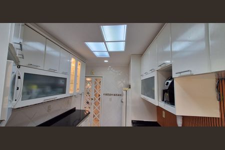 Casa à venda com 200m², 3 quartos e 4 vagas Casa à venda com 200m², 3 quartos e 4 vagasCozinha