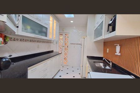 Casa à venda com 200m², 3 quartos e 4 vagas Casa à venda com 200m², 3 quartos e 4 vagasCozinha