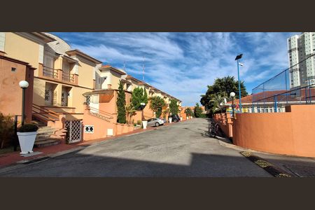 Casa à venda com 200m², 3 quartos e 4 vagas Casa à venda com 200m², 3 quartos e 4 vagasÁrea comum