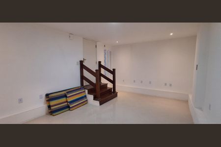 Casa à venda com 200m², 3 quartos e 4 vagas Casa à venda com 200m², 3 quartos e 4 vagasÁrea comum - Salão de festas