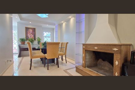 Casa à venda com 200m², 3 quartos e 4 vagas Casa à venda com 200m², 3 quartos e 4 vagasSala de Jantar