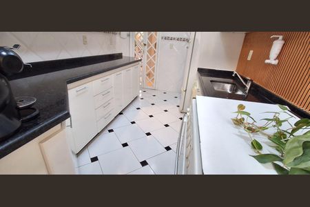 Casa à venda com 200m², 3 quartos e 4 vagas Casa à venda com 200m², 3 quartos e 4 vagasCozinha