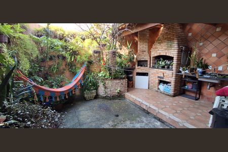 Casa à venda com 200m², 3 quartos e 4 vagas Casa à venda com 200m², 3 quartos e 4 vagasQuintal