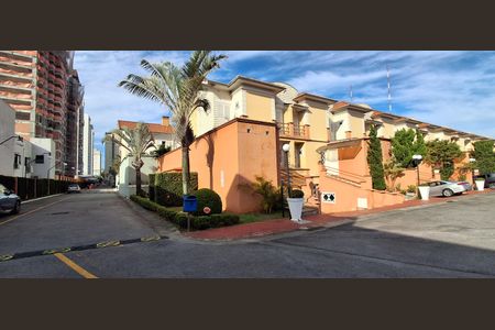 Casa à venda com 200m², 3 quartos e 4 vagas Casa à venda com 200m², 3 quartos e 4 vagasFachada