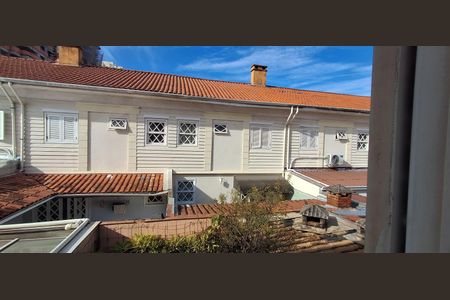 Casa à venda com 200m², 3 quartos e 4 vagas Casa à venda com 200m², 3 quartos e 4 vagasVista