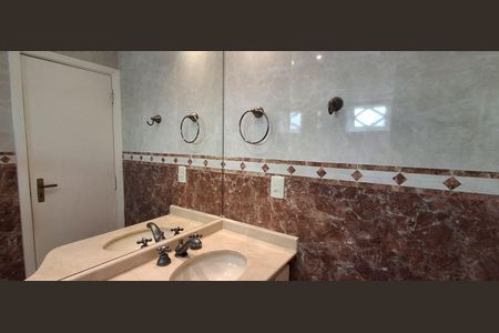 Casa à venda com 200m², 3 quartos e 4 vagas Casa à venda com 200m², 3 quartos e 4 vagasBanheiro da Suíte