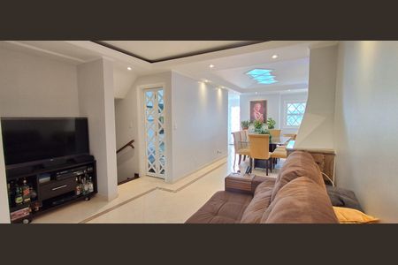 Casa à venda com 200m², 3 quartos e 4 vagas Casa à venda com 200m², 3 quartos e 4 vagasSala