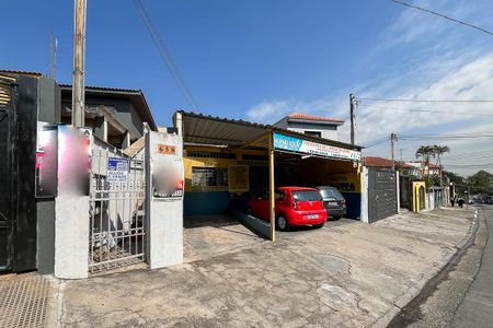 Casa à venda com 259m², 2 quartos e 3 vagasFachada + plaquinha