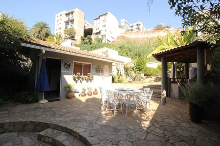 Casa à venda com 268m², 4 quartos e 4 vagasQuintal