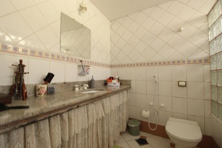 Casa à venda com 268m², 4 quartos e 4 vagasBanheiro Suíte 