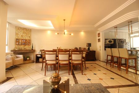 Sala de casa à venda com 4 quartos, 268m² em Santa Lúcia, Belo Horizonte