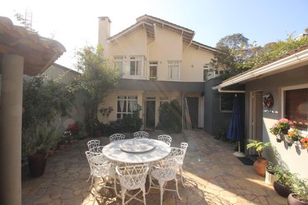 Casa à venda com 268m², 4 quartos e 4 vagasQuintal