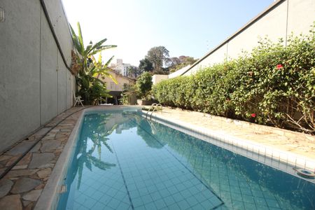 Casa à venda com 268m², 4 quartos e 4 vagasPiscina