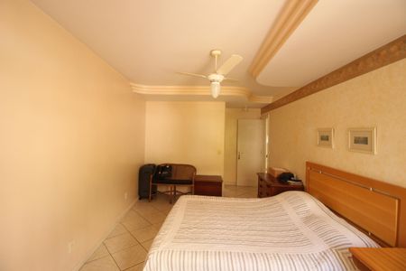 Casa à venda com 268m², 4 quartos e 4 vagasSuíte 