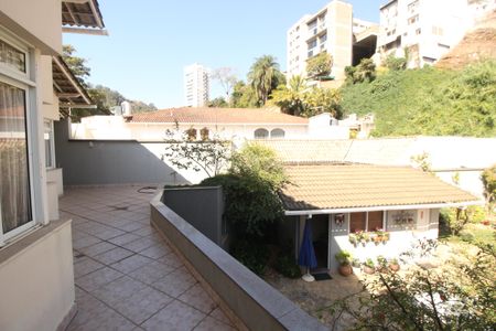 Casa à venda com 268m², 4 quartos e 4 vagasVaranda